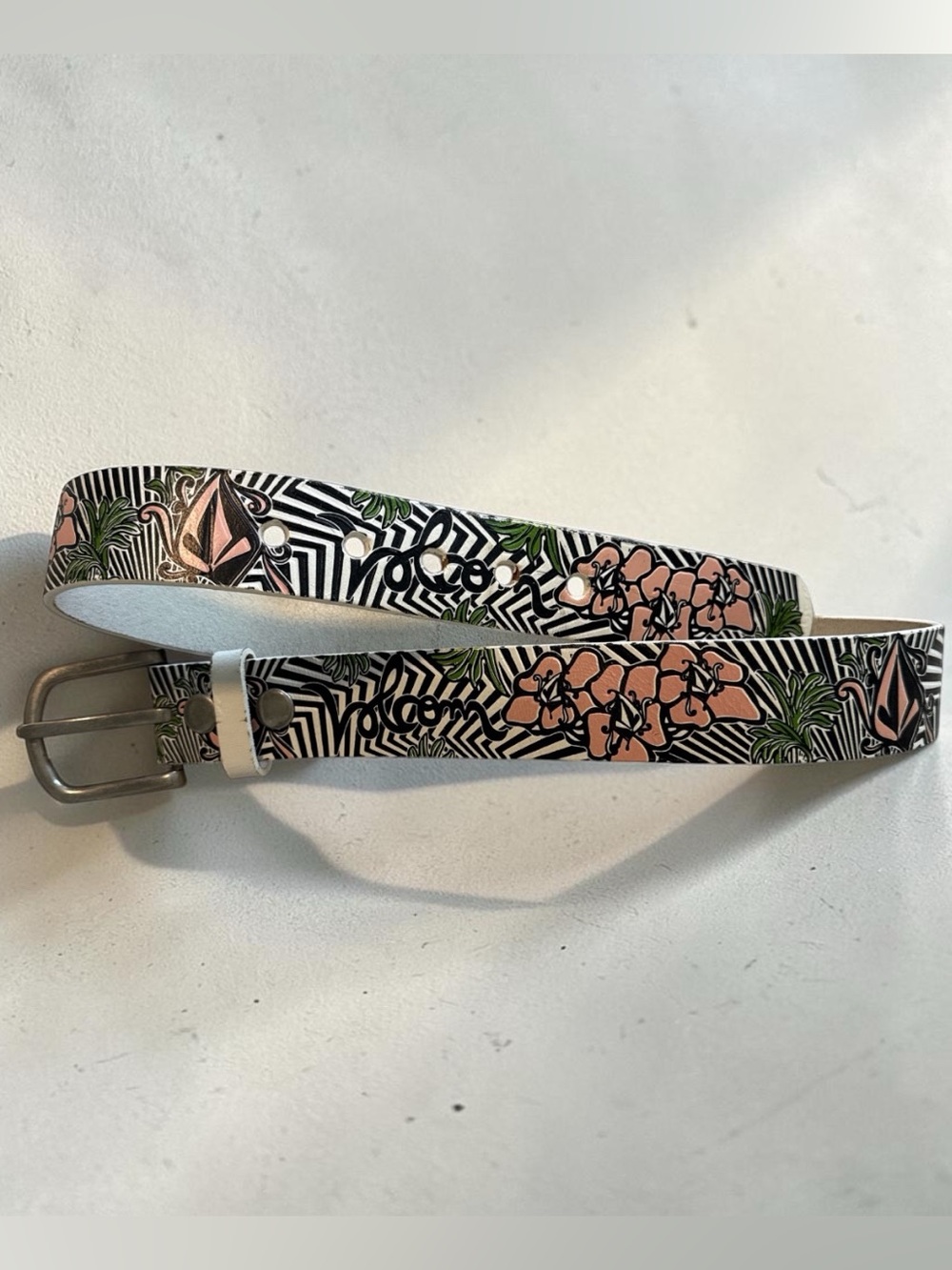 RARE Vintage Y2K Volcom Genuine Leather Graphic Print Belt